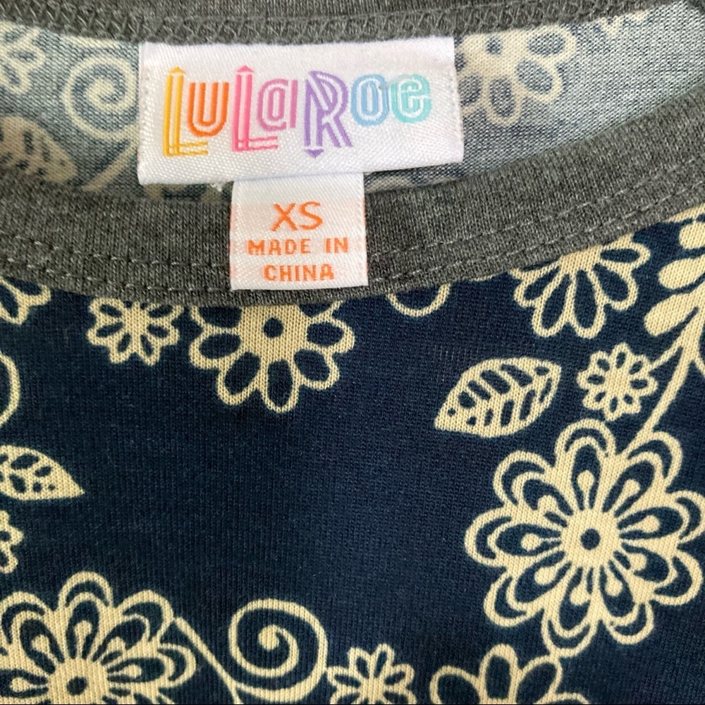 NWT LulaRoe Randy Tee - Picture 3 of 4